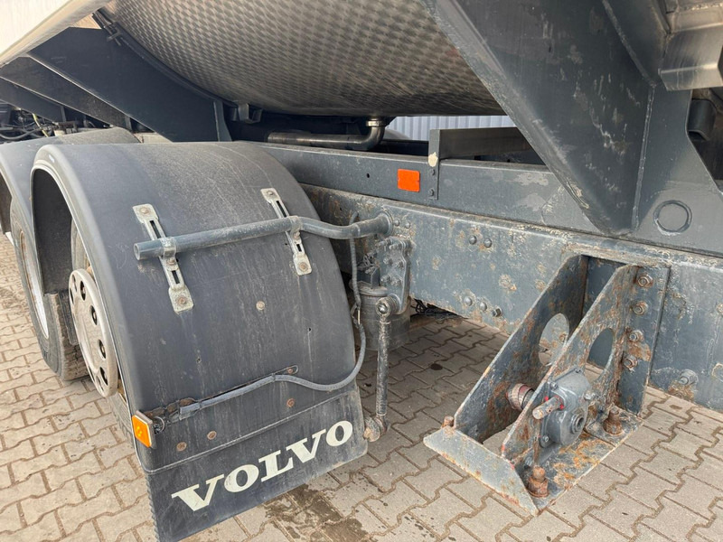 Грузовик-цистерна для транспортировки молока Volvo FM 400: фото 15