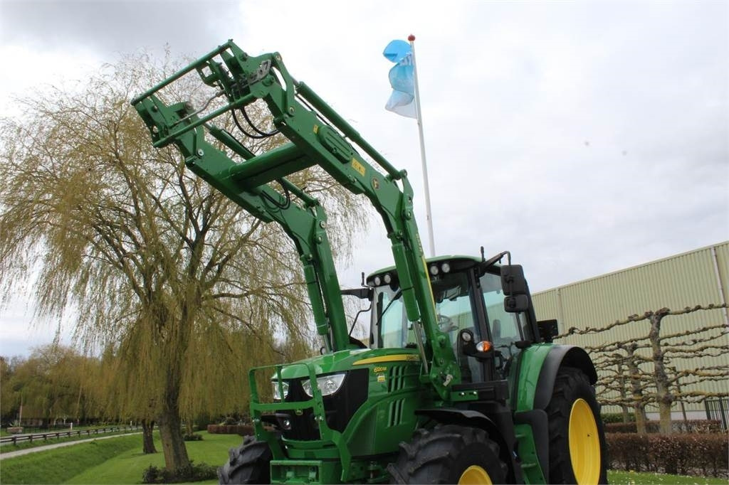 John Deere 6120M with 623R loader - Трактор: фото 2 John Deere 6120M with 623R loader - Трактор: фото 2
