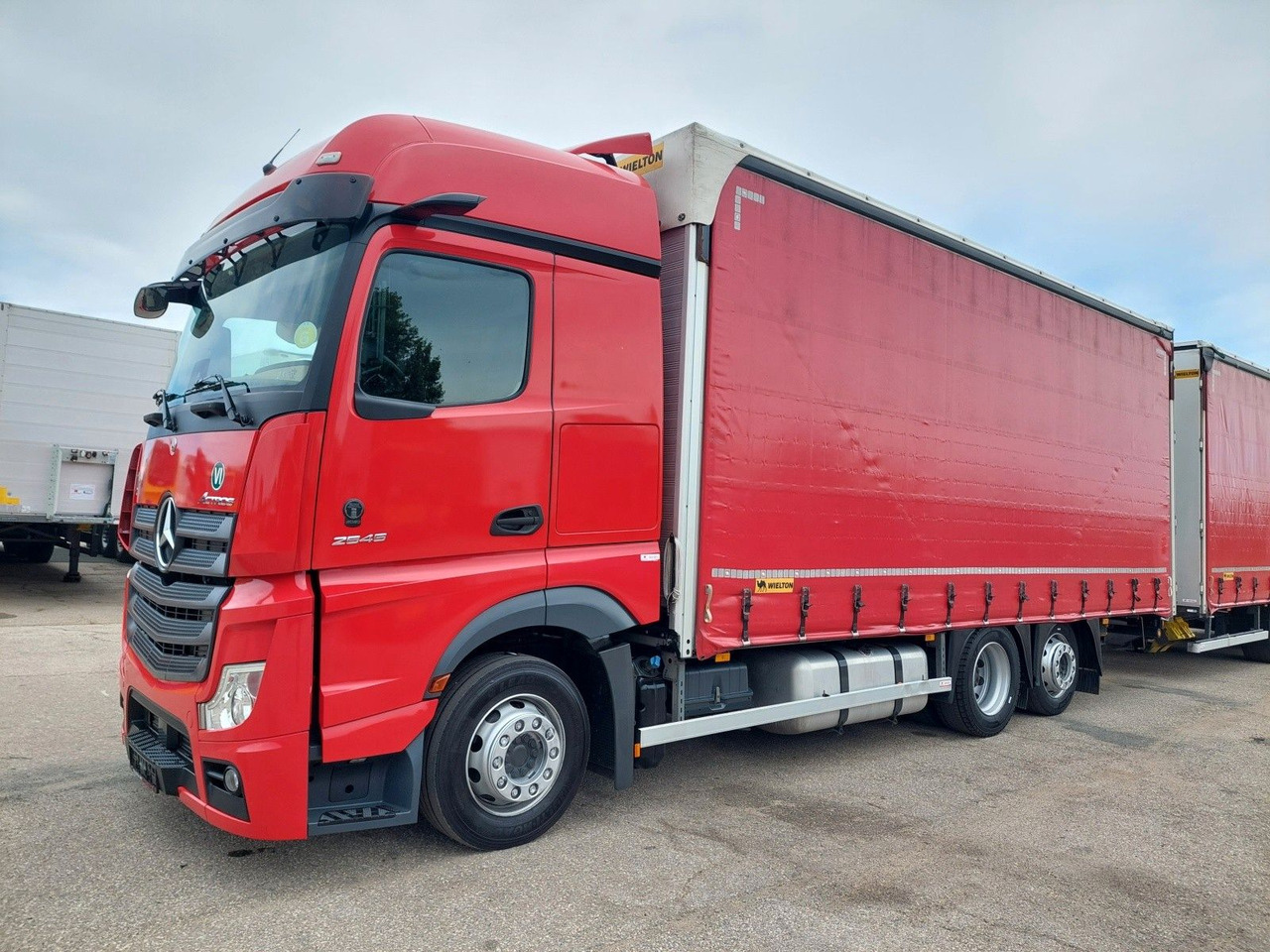 Mercedes-Benz Actros 2545 L/NR 6x2 + Wielton PC2K Durchbar - Тентованный грузовик: фото 5 Mercedes-Benz Actros 2545 L/NR 6x2 + Wielton PC2K Durchbar - Тентованный грузовик: фото 5