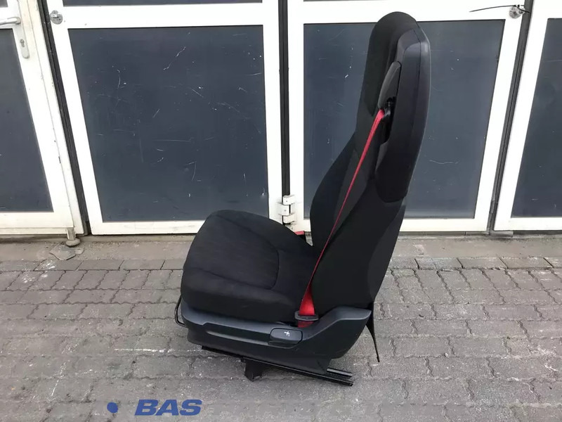 DAF CF Euro 6 Bijrijdersstoel DAF 2105730 - Сиденье для Грузовиков: фото 2 DAF CF Euro 6 Bijrijdersstoel DAF 2105730 - Сиденье для Грузовиков: фото 2