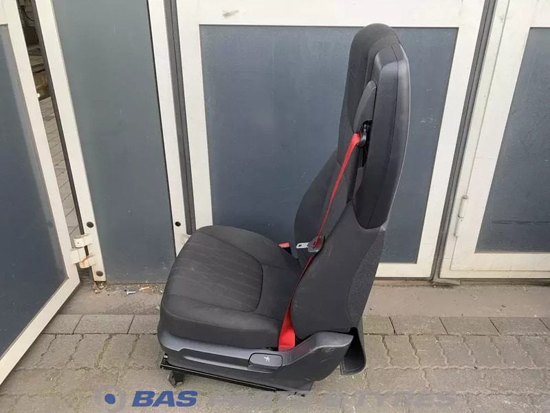 DAF CF Euro 6 Bijrijdersstoel DAF 2105730 - Сиденье для Грузовиков: фото 2 DAF CF Euro 6 Bijrijdersstoel DAF 2105730 - Сиденье для Грузовиков: фото 2