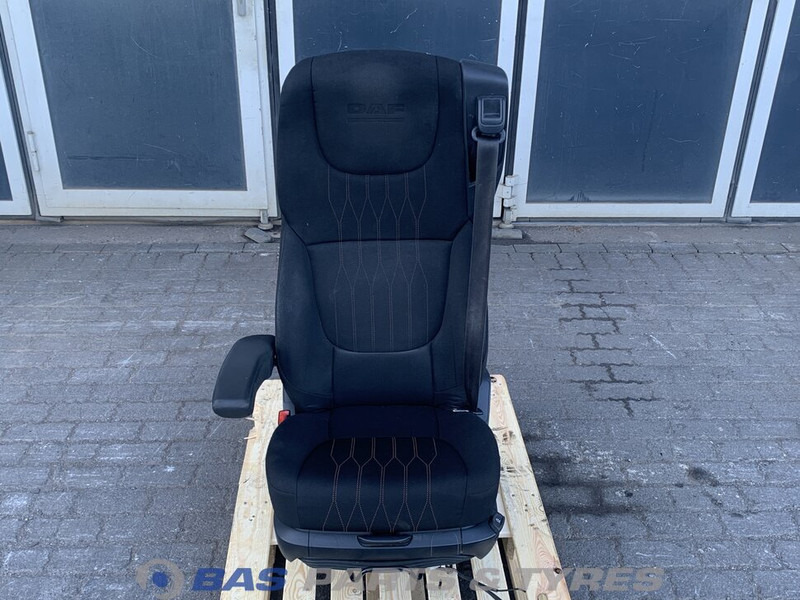DAF CF Euro 6 Chauffeursstoel DAF 2104648 - Сиденье для Грузовиков: фото 1 DAF CF Euro 6 Chauffeursstoel DAF 2104648 - Сиденье для Грузовиков: фото 1