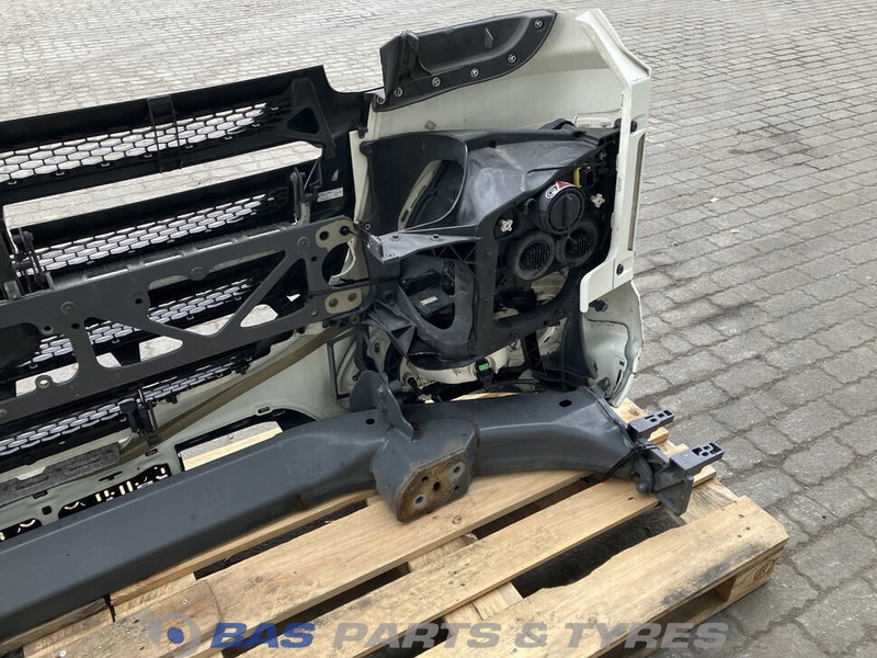 DAF XF106 Bumper DAF 2033875 - Бампер для Грузовиков: фото 4 DAF XF106 Bumper DAF 2033875 - Бампер для Грузовиков: фото 4