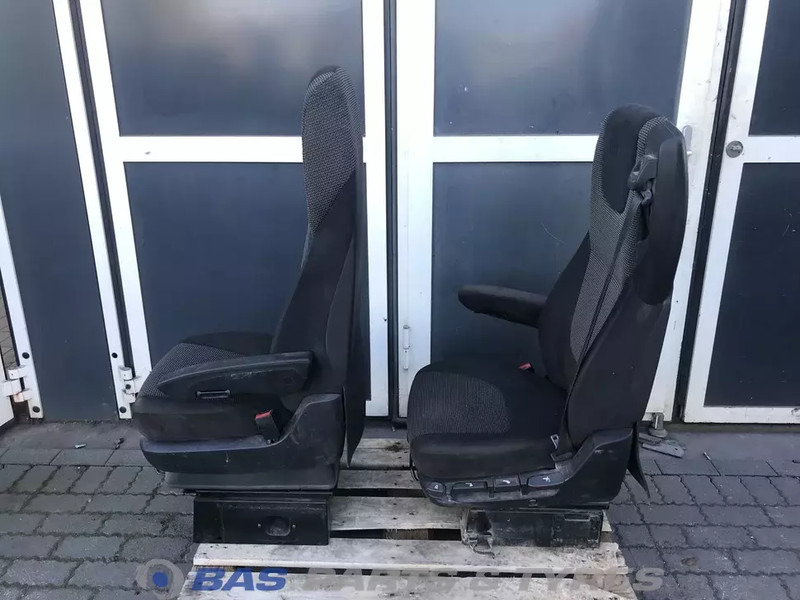 DAF XF106 Stoelen set DAF 1844320 - Сиденье для Грузовиков: фото 2 DAF XF106 Stoelen set DAF 1844320 - Сиденье для Грузовиков: фото 2