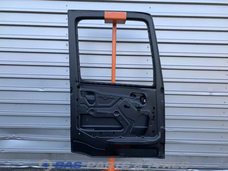 Mercedes-Benz Actros MP4 - Дверь и запчасти для Грузовиков: фото 2 Mercedes-Benz Actros MP4 - Дверь и запчасти для Грузовиков: фото 2