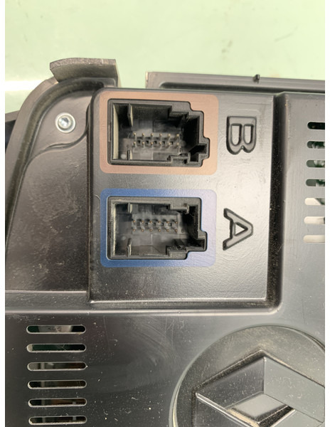 Renault T-Serie Instrumentenpaneel Renault 7421627137 - Приборная панель для Грузовиков: фото 3 Renault T-Serie Instrumentenpaneel Renault 7421627137 - Приборная панель для Грузовиков: фото 3