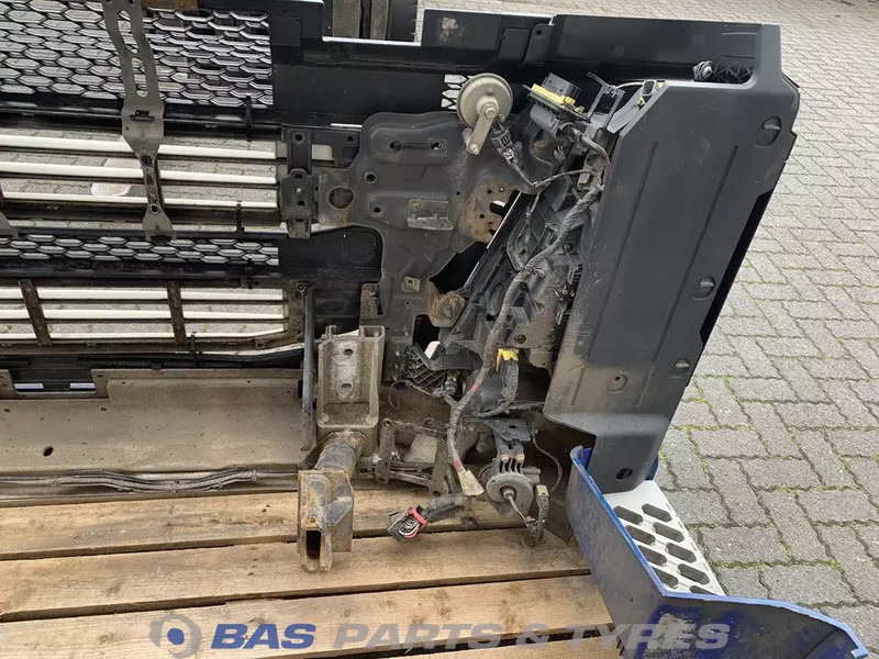 Volvo FH4 Bumper Volvo 82137660 - Бампер для Грузовиков: фото 5 Volvo FH4 Bumper Volvo 82137660 - Бампер для Грузовиков: фото 5