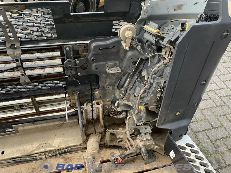 Volvo FH4 Bumper Volvo 82137660 - Бампер для Грузовиков: фото 5 Volvo FH4 Bumper Volvo 82137660 - Бампер для Грузовиков: фото 5