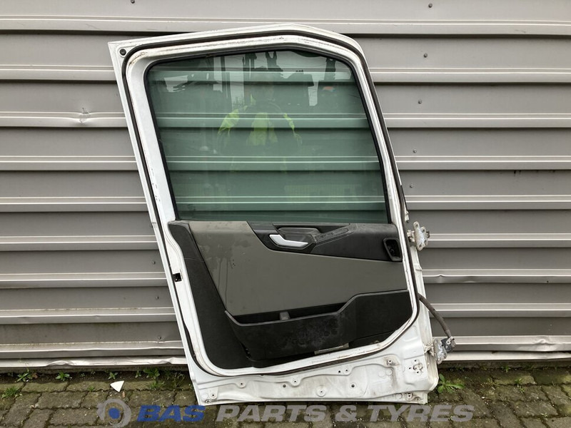 Volvo FH4 - Дверь и запчасти для Грузовиков: фото 2 Volvo FH4 - Дверь и запчасти для Грузовиков: фото 2