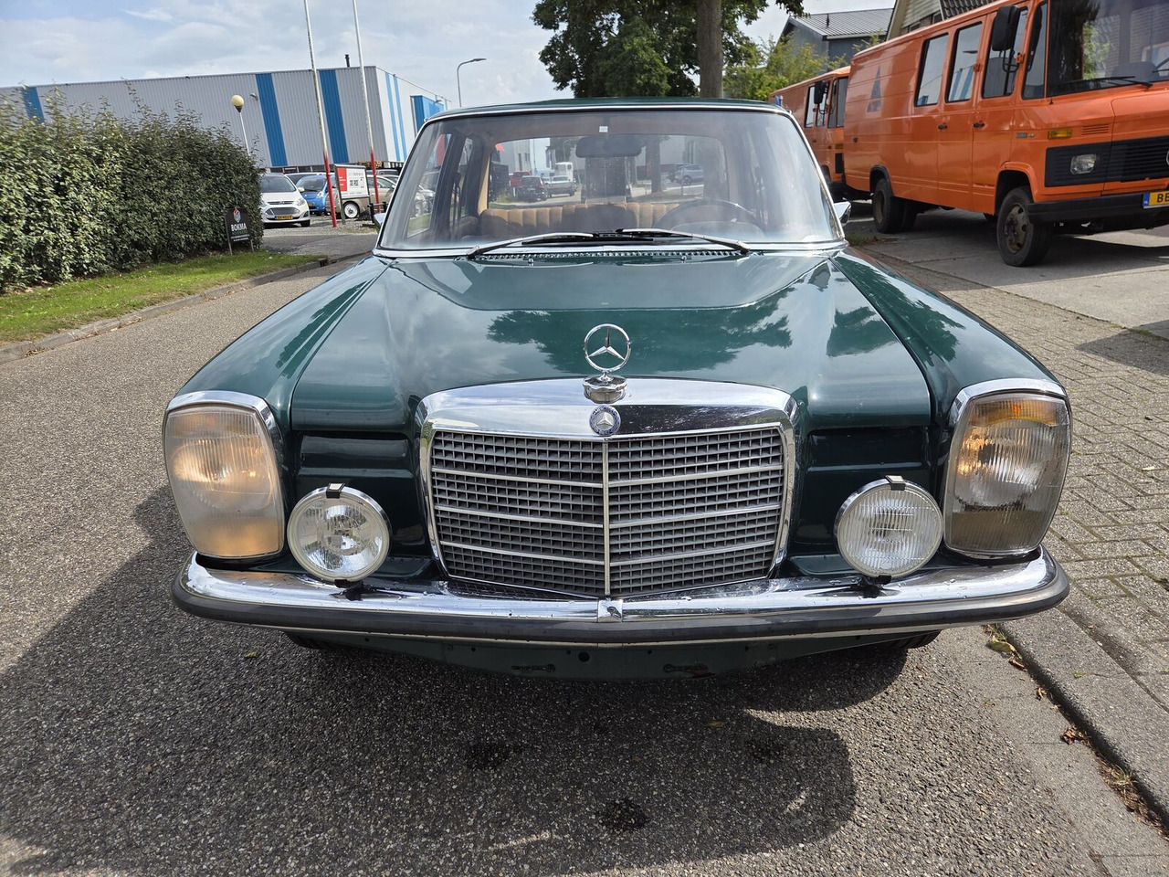 Mercedes-Benz 220 (W115) auto - Легковой автомобиль: фото 2 Mercedes-Benz 220 (W115) auto - Легковой автомобиль: фото 2