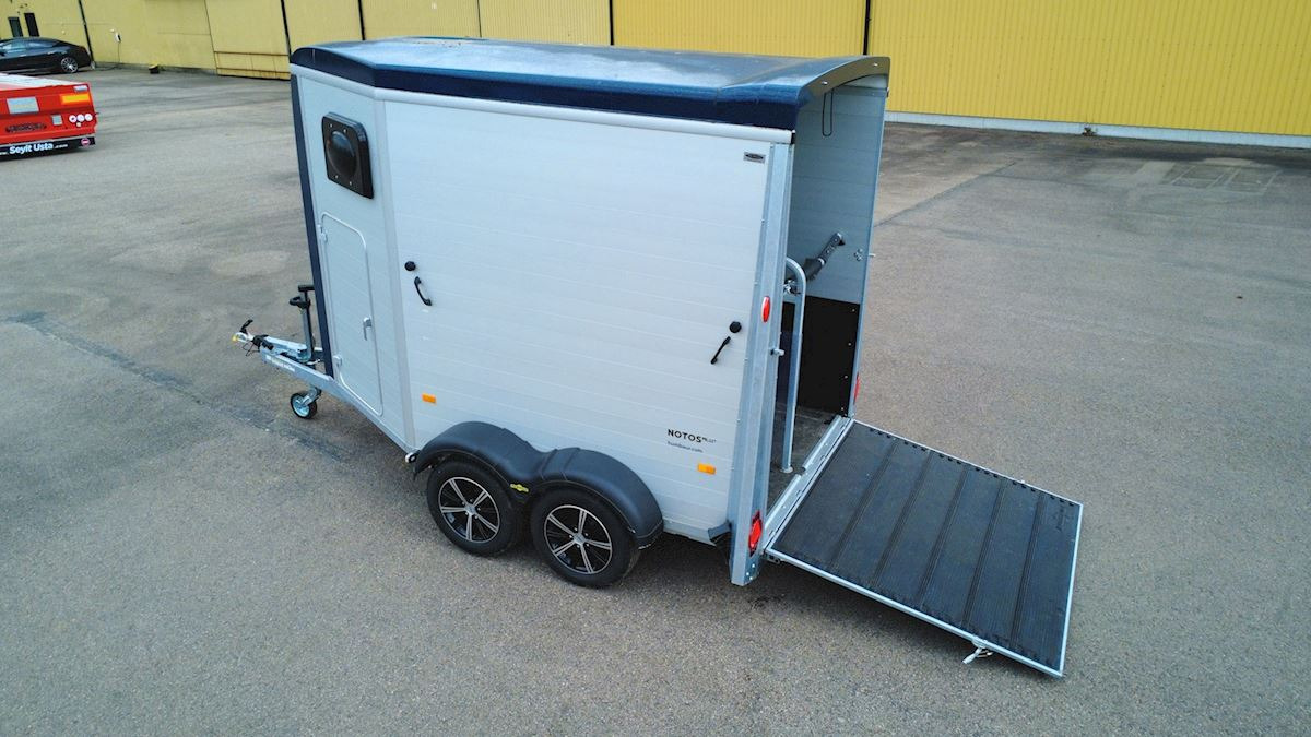 Humbaur Notos Alu - Прицеп-коневоз: фото 1 Humbaur Notos Alu - Прицеп-коневоз: фото 1