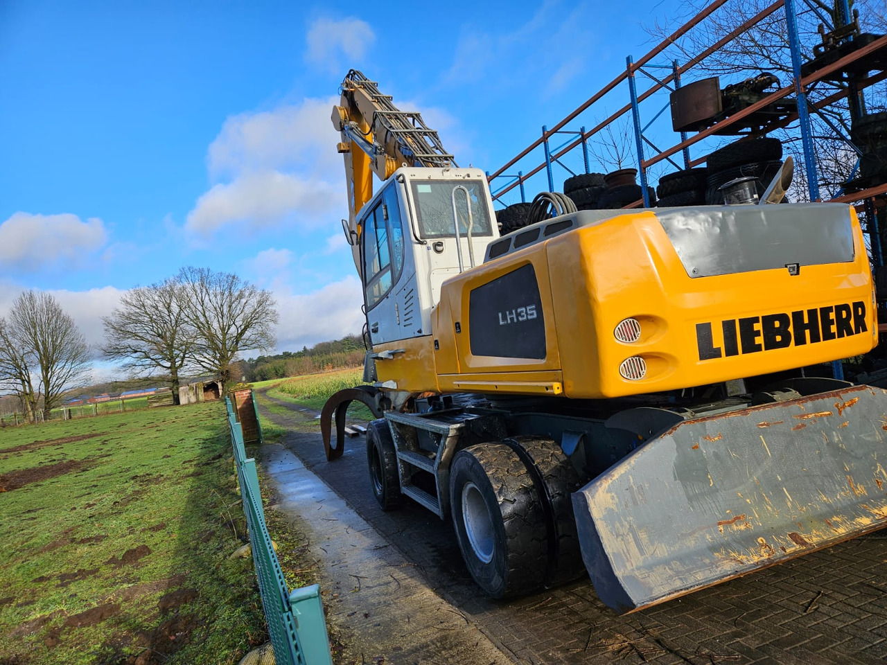 LIEBHERR LH35M (2014) - Перегружатель: фото 4 LIEBHERR LH35M (2014) - Перегружатель: фото 4