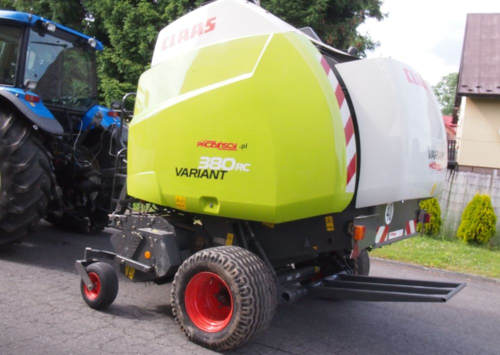 Prasa Claas VARIANT 380 RC 2014 Prasa rolująca z nożami i opuszczana podłoga - Пресс-подборщик рулонный: фото 2 Prasa Claas VARIANT 380 RC 2014 Prasa rolująca z nożami i opuszczana podłoga - Пресс-подборщик рулонный: фото 2
