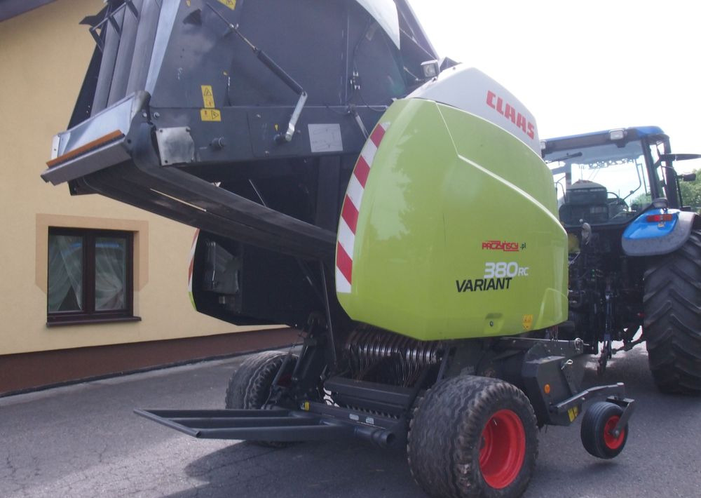 Prasa Claas VARIANT 380 RC 2014 Prasa rolująca z nożami i opuszczana podłoga - Пресс-подборщик рулонный: фото 5 Prasa Claas VARIANT 380 RC 2014 Prasa rolująca z nożami i opuszczana podłoga - Пресс-подборщик рулонный: фото 5