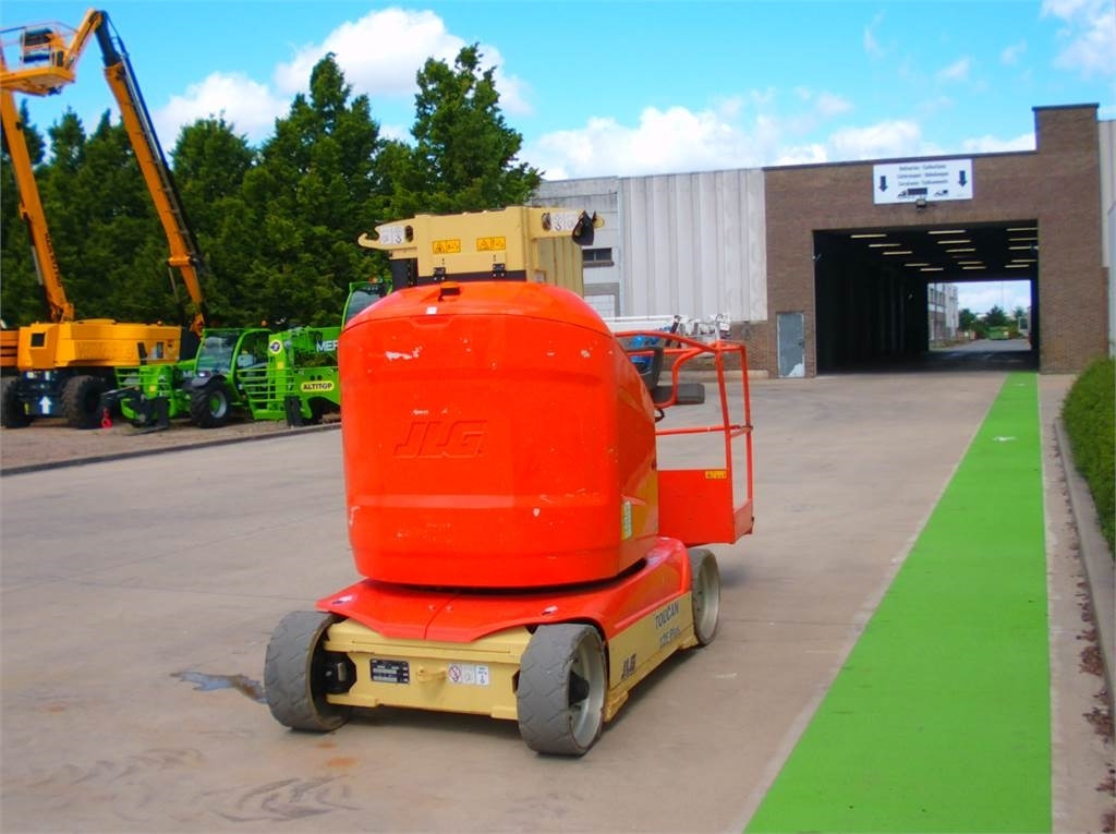 JLG Toucan 12E+ - Вертикальный мачтовый подъемник: фото 4 JLG Toucan 12E+ - Вертикальный мачтовый подъемник: фото 4