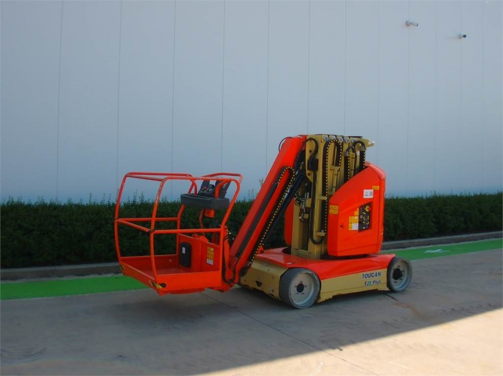 JLG Toucan 12E+ - Вертикальный мачтовый подъемник: фото 2 JLG Toucan 12E+ - Вертикальный мачтовый подъемник: фото 2