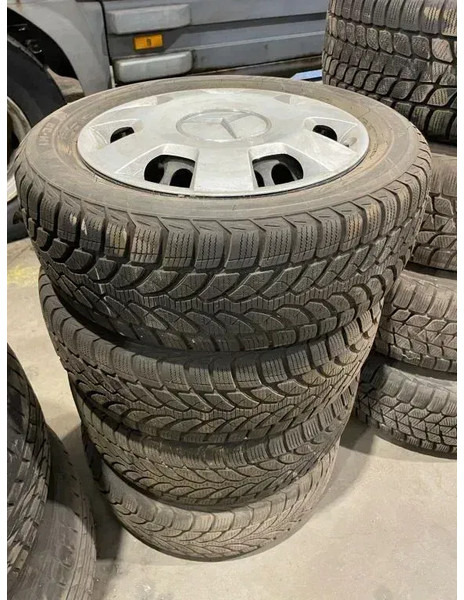 Bridgestone *Mercedes deksels met banden*205/55R16 - Шины и диски для Легковых автомобилей: фото 1 Bridgestone *Mercedes deksels met banden*205/55R16 - Шины и диски для Легковых автомобилей: фото 1