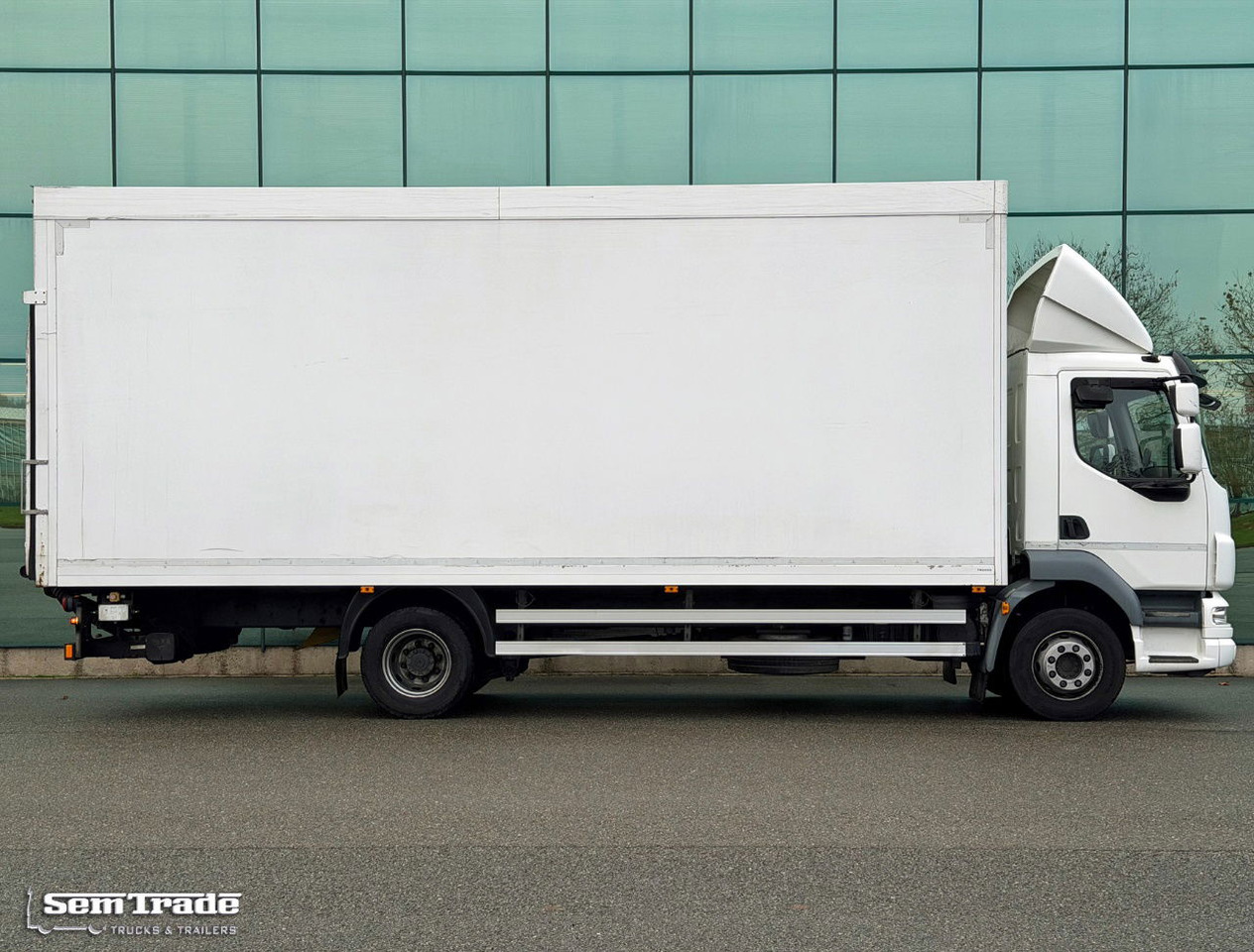 DAF LF 55.250 Euro 5 Schuster BOX 720x250x280 CM Inside Airco Tail Lift - Грузовик с закрытым кузовом: фото 5 DAF LF 55.250 Euro 5 Schuster BOX 720x250x280 CM Inside Airco Tail Lift - Грузовик с закрытым кузовом: фото 5