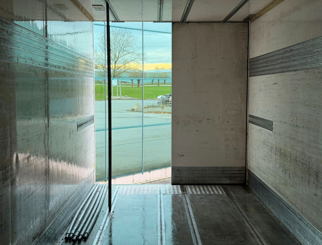 Полуприцеп-рефрижератор Renders VÉDÉCAR Carrier Maxima 1300 2X Steering Axle Tail Lift Belgium-Trailer: фото 19 Полуприцеп-рефрижератор Renders VÉDÉCAR Carrier Maxima 1300 2X Steering Axle Tail Lift Belgium-Trailer: фото 19