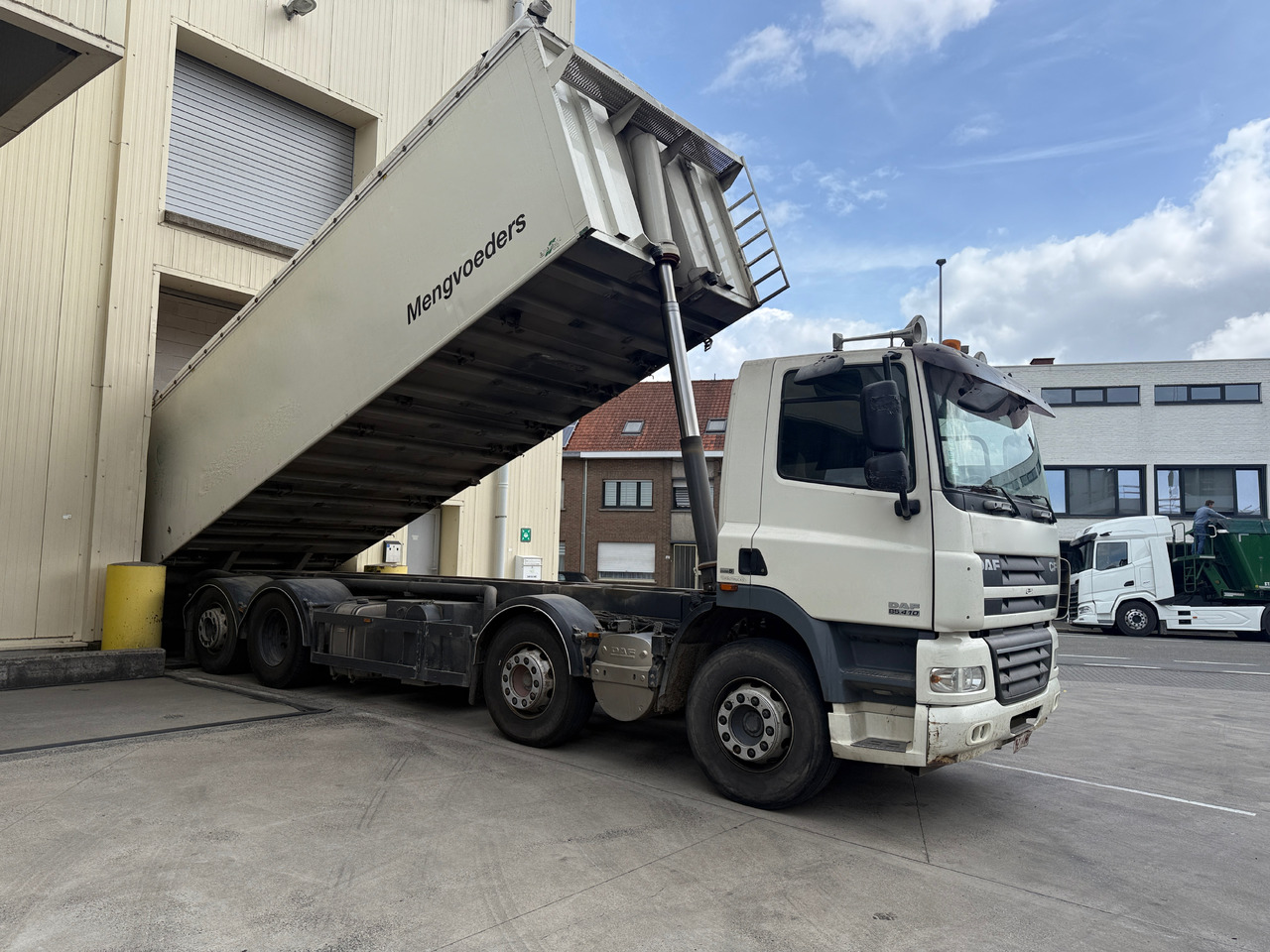 DAF 410 8X2 TIPPER, blowing system, compressor, compartments - Самосвал: фото 1 DAF 410 8X2 TIPPER, blowing system, compressor, compartments - Самосвал: фото 1