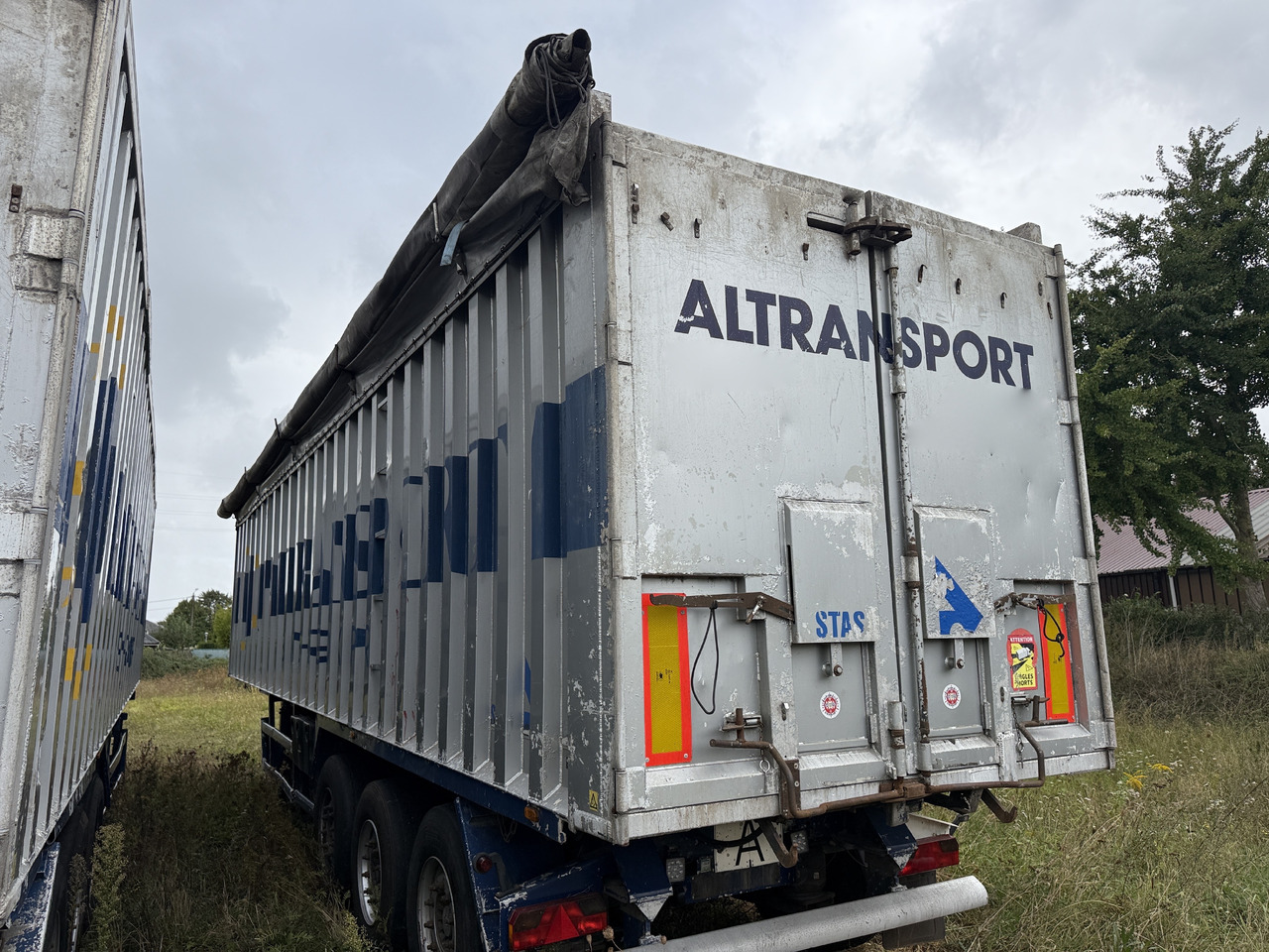 STAS 67m3 ADR classes EX II. FL. OX. AT - Самосвальный полуприцеп: фото 3 STAS 67m3 ADR classes EX II. FL. OX. AT - Самосвальный полуприцеп: фото 3