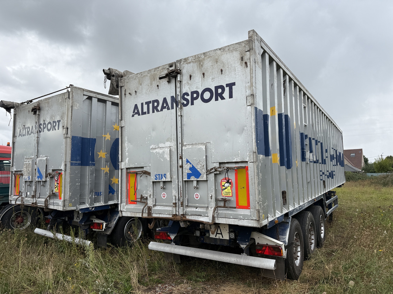 STAS 67m3 ADR classes EX II. FL. OX. AT - Самосвальный полуприцеп: фото 2 STAS 67m3 ADR classes EX II. FL. OX. AT - Самосвальный полуприцеп: фото 2