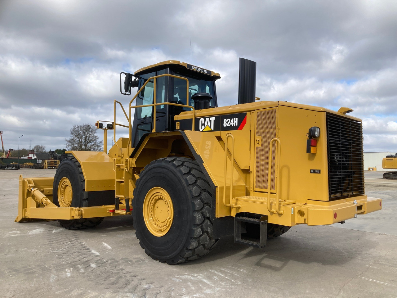 CATERPILLAR 824H - Бульдозер: фото 1 CATERPILLAR 824H - Бульдозер: фото 1