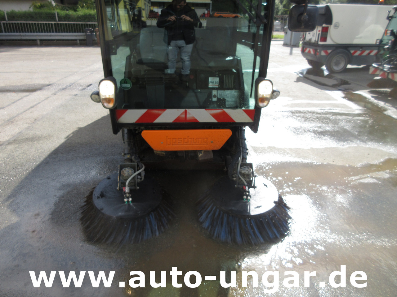 Boschung S2 Küpper-Weisser Kehrmaschine Urban Sweeper 2m³ Knicklenkung 40km/h - Подметально-уборочная машина: фото 3 Boschung S2 Küpper-Weisser Kehrmaschine Urban Sweeper 2m³ Knicklenkung 40km/h - Подметально-уборочная машина: фото 3