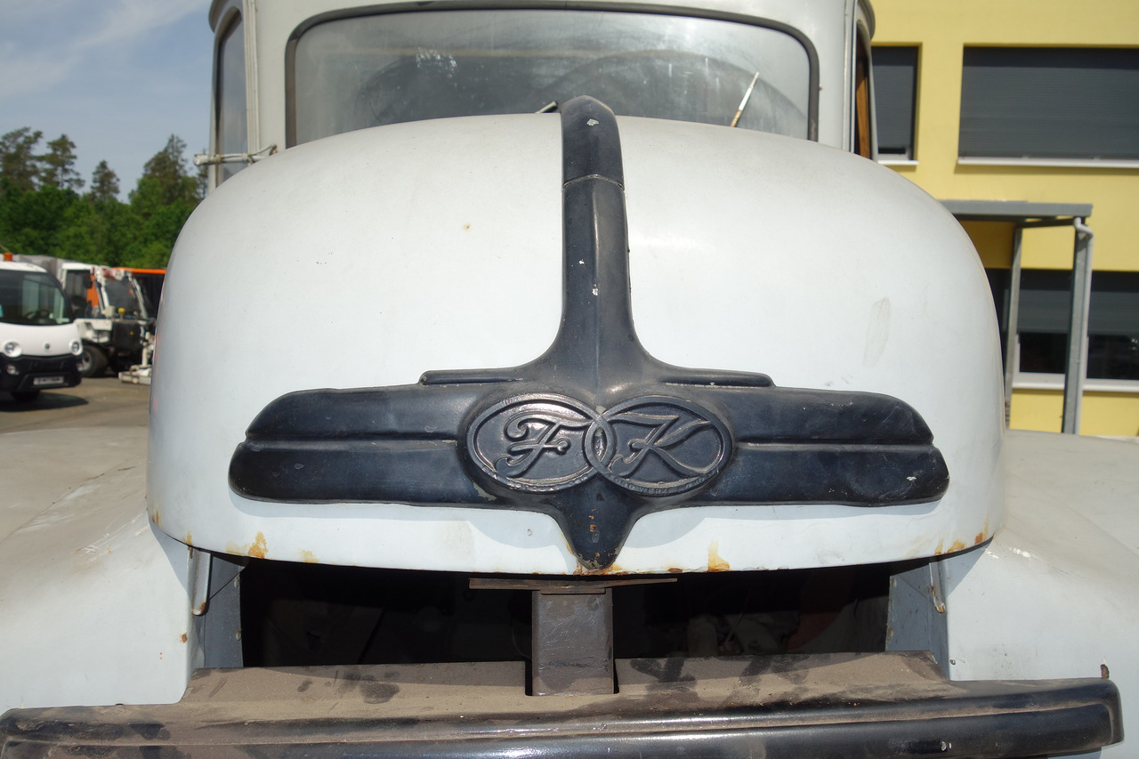 Машина скорой помощи FORD Ford FK 3500 V8 mit H-Kennzeichen Oldtimer: фото 37