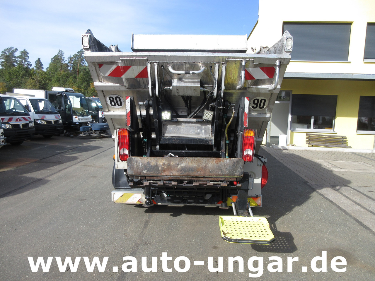 Isuzu NPR 75 Müllwagen Provence Benne - Faun Lifter Presse Kipper Trittbrett Bj 12 - Мусоровоз: фото 3 Isuzu NPR 75 Müllwagen Provence Benne - Faun Lifter Presse Kipper Trittbrett Bj 12 - Мусоровоз: фото 3