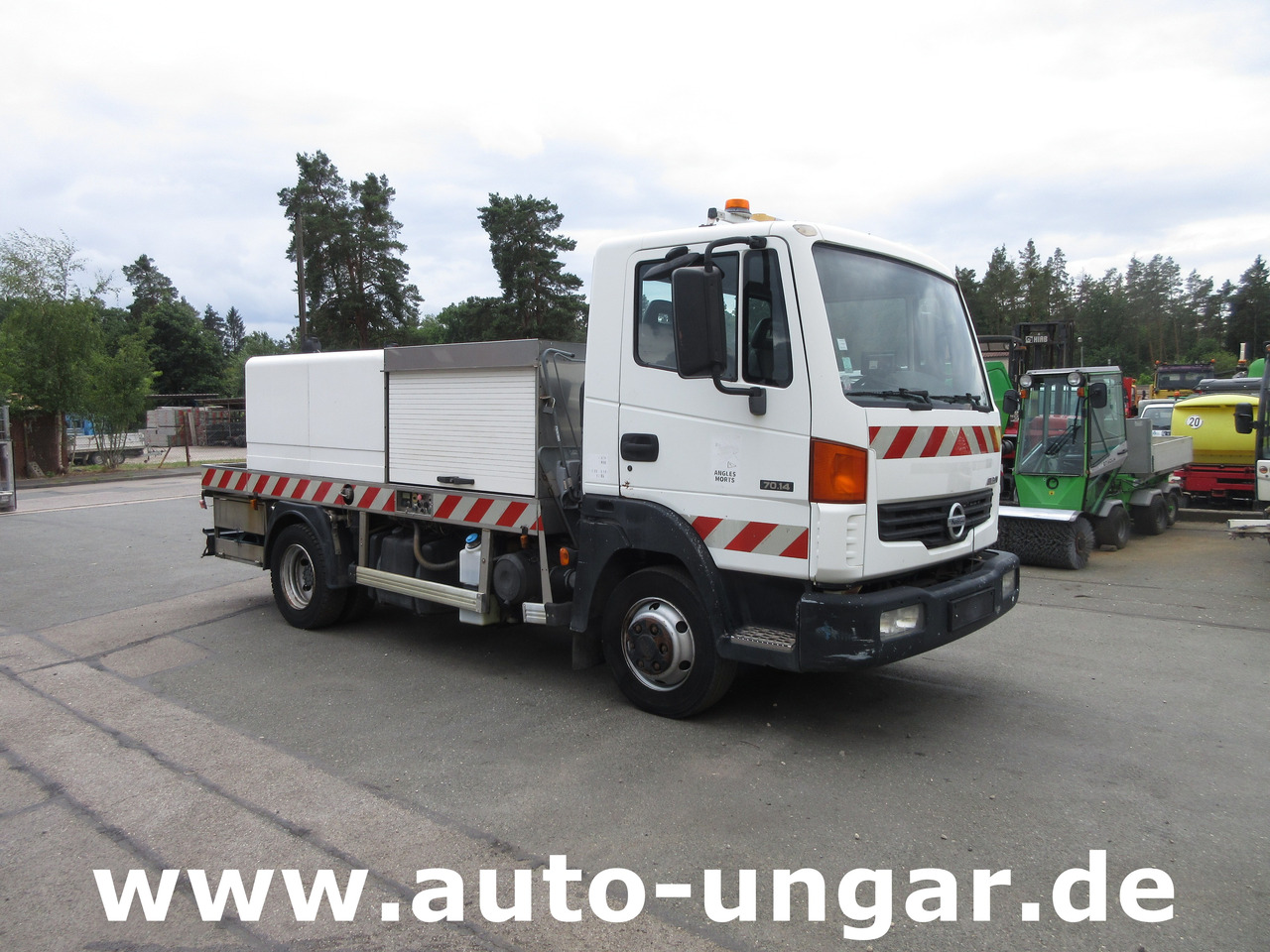 NISSAN Atleon 70.14 mit Hochdruckreiniger Wasserwagen Waschwagen Kärcher High Pressure - Коммунальная/ Специальная техника: фото 1 NISSAN Atleon 70.14 mit Hochdruckreiniger Wasserwagen Waschwagen Kärcher High Pressure - Коммунальная/ Специальная техника: фото 1