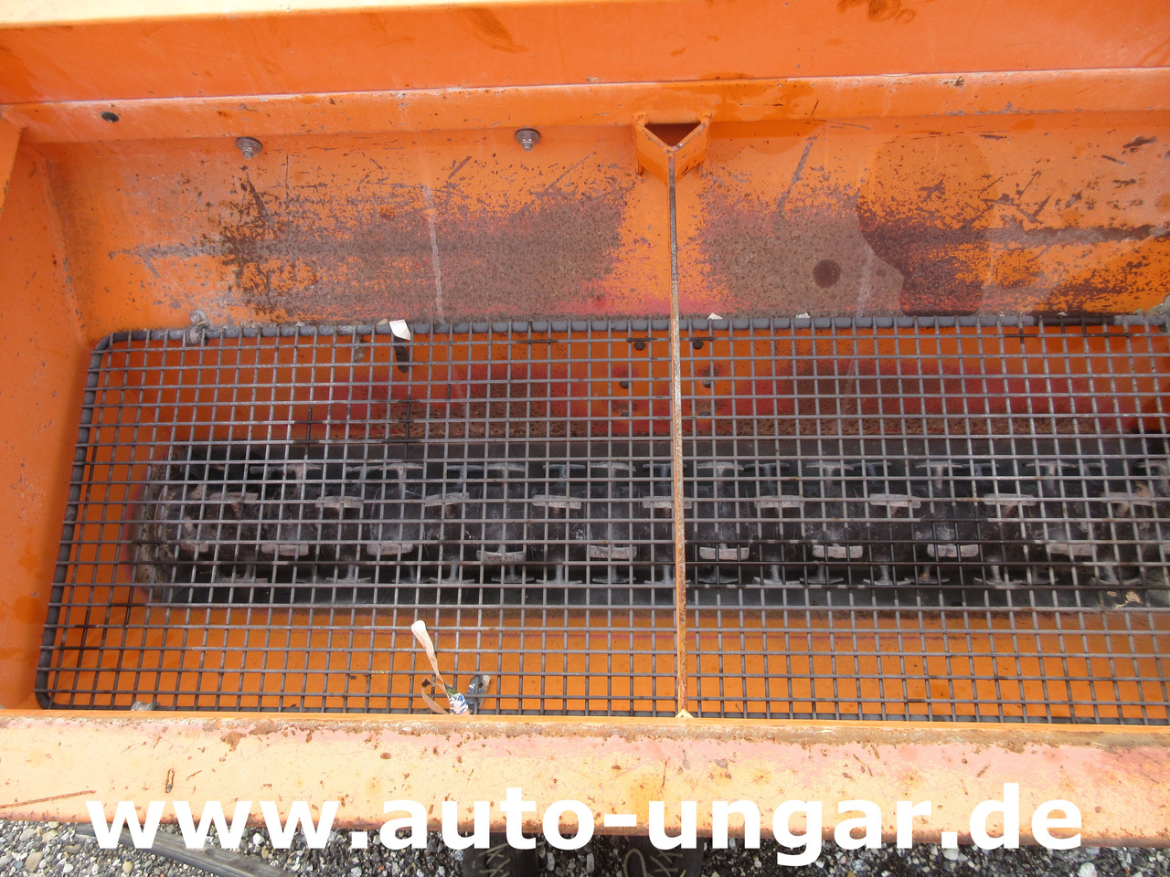 Rauch UKS 120 Anbaustreuer Salzstreuer hydraulisch Streuautomat Winterdienst - Коммунальный трактор: фото 2 Rauch UKS 120 Anbaustreuer Salzstreuer hydraulisch Streuautomat Winterdienst - Коммунальный трактор: фото 2