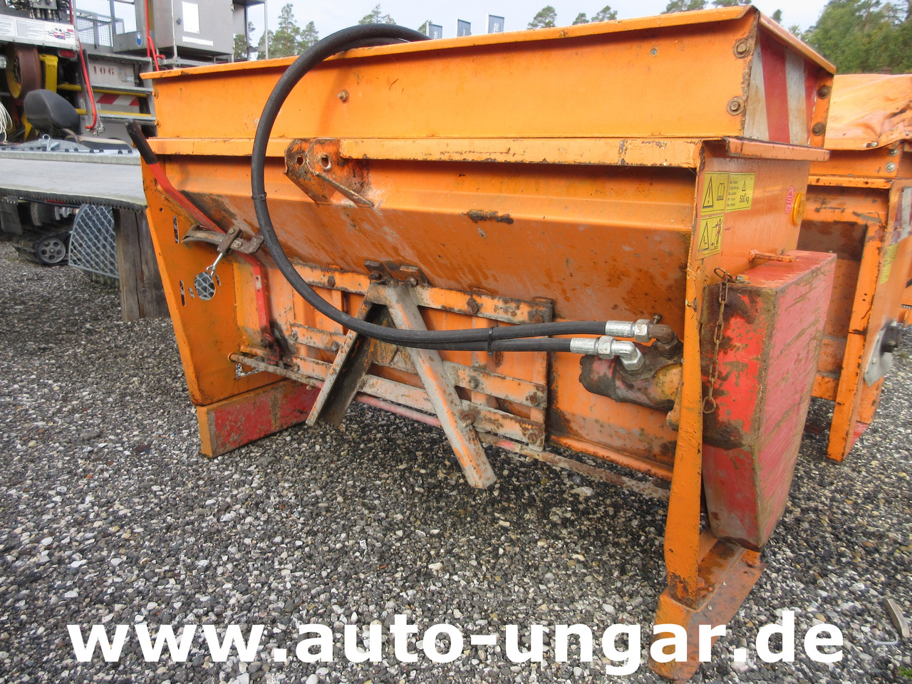 Rauch UKS 120 Anbaustreuer Salzstreuer hydraulisch Streuautomat Winterdienst - Коммунальный трактор: фото 5 Rauch UKS 120 Anbaustreuer Salzstreuer hydraulisch Streuautomat Winterdienst - Коммунальный трактор: фото 5