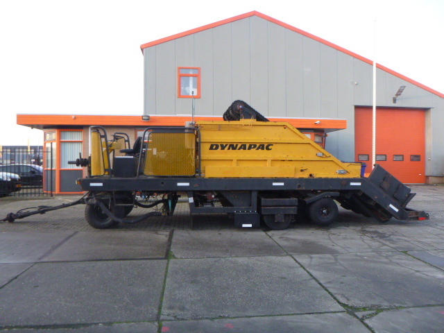 DYNAPAC HR21 Chip Spreader - Асфальтоукладочная техника: фото 1 DYNAPAC HR21 Chip Spreader - Асфальтоукладочная техника: фото 1
