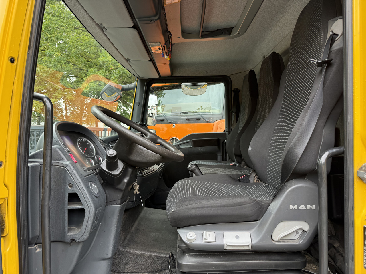 MAN TGL 8.180 BB - Грузовик бортовой/ Платформа: фото 4 MAN TGL 8.180 BB - Грузовик бортовой/ Платформа: фото 4