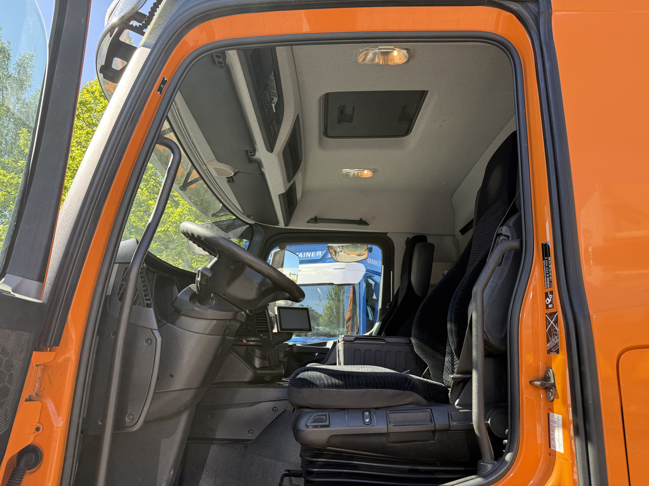 Mercedes-Benz Actros 1827 Kran Palfinger PK 9002 - Автоманипулятор, Тентованный грузовик: фото 4 Mercedes-Benz Actros 1827 Kran Palfinger PK 9002 - Автоманипулятор, Тентованный грузовик: фото 4