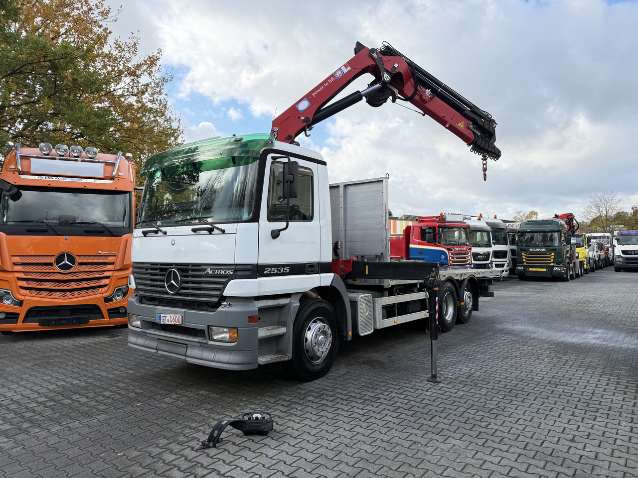 Mercedes-Benz Actros 2535 6X2 HMF 2420 bis 25 Meter - Грузовик бортовой/ Платформа, Автоманипулятор: фото 1 Mercedes-Benz Actros 2535 6X2 HMF 2420 bis 25 Meter - Грузовик бортовой/ Платформа, Автоманипулятор: фото 1