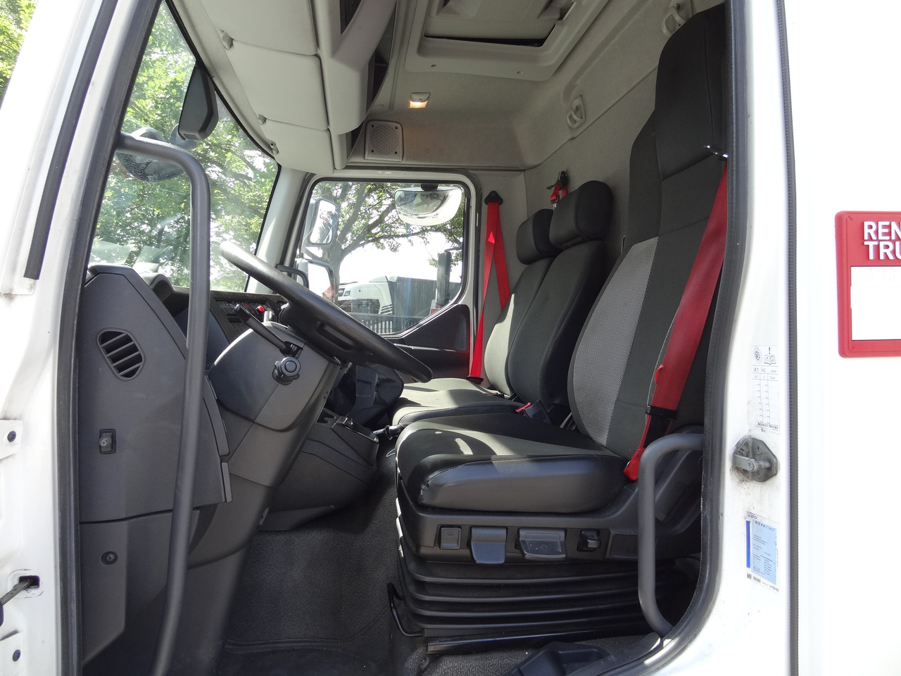 Renault D10.210 7m Koffer - Грузовик с закрытым кузовом: фото 4 Renault D10.210 7m Koffer - Грузовик с закрытым кузовом: фото 4