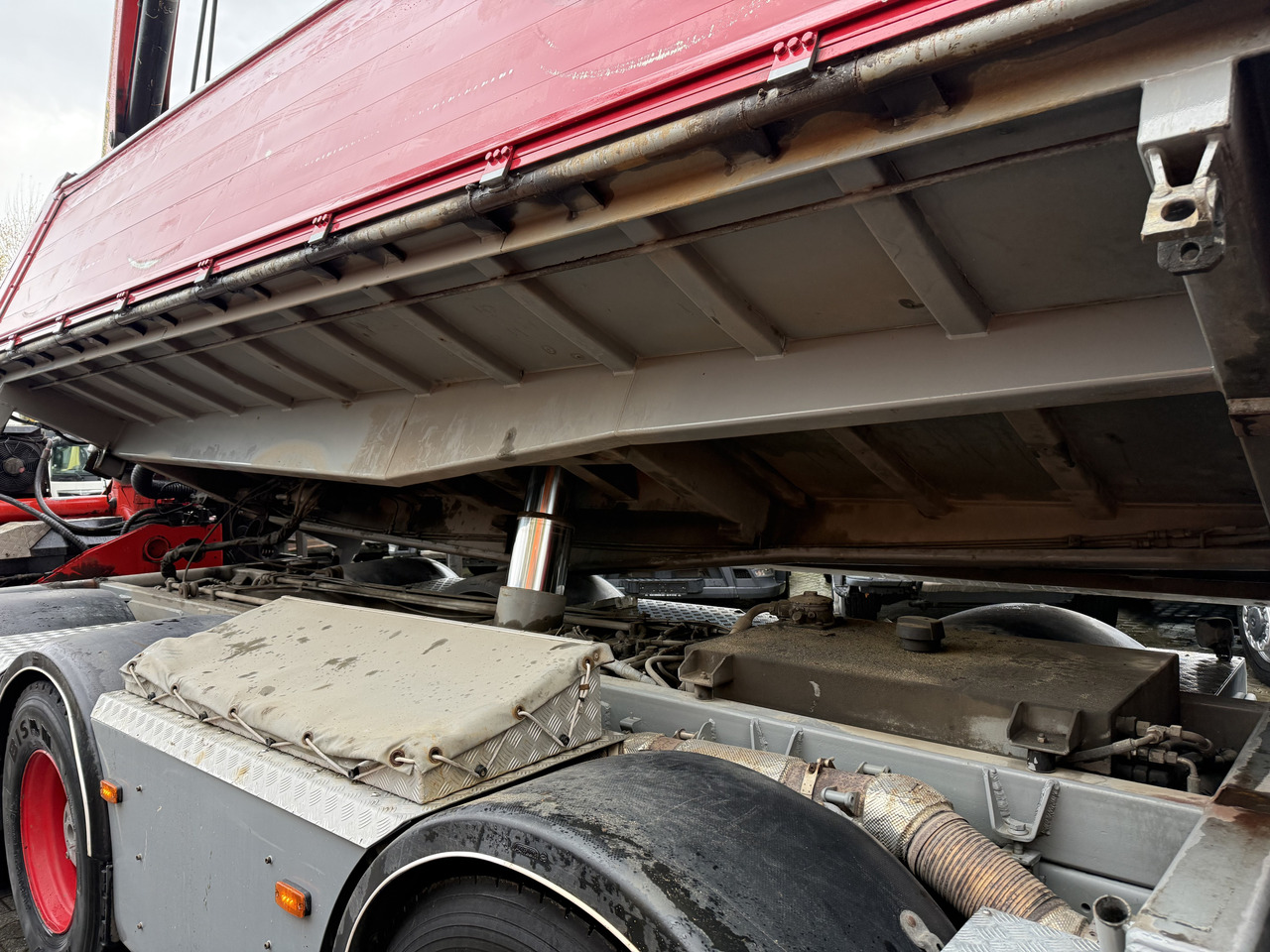 Scania R580 V8 8X4 Kipper Kran Palfinger 22002 - Самосвал: фото 3 Scania R580 V8 8X4 Kipper Kran Palfinger 22002 - Самосвал: фото 3