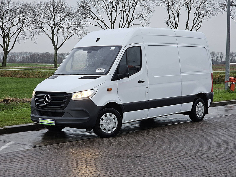 Mercedes-Benz Sprinter 315 L2H2 Mbux AC Euro6! - Цельнометаллический фургон: фото 2 Mercedes-Benz Sprinter 315 L2H2 Mbux AC Euro6! - Цельнометаллический фургон: фото 2