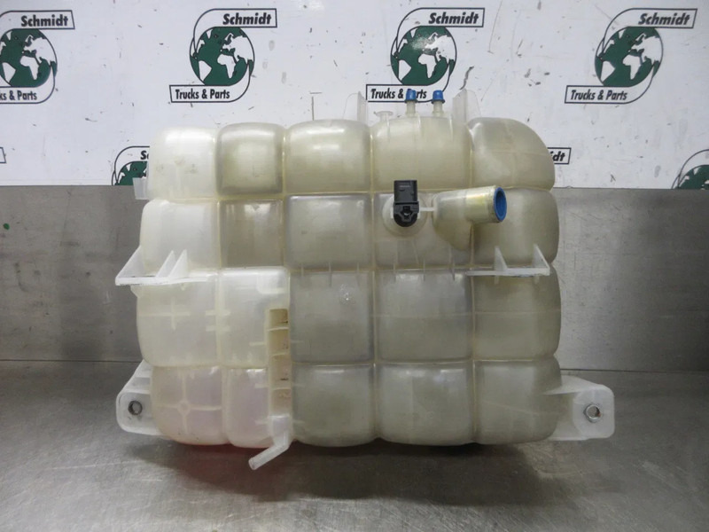 Volvo 22430043 // 22821826 WATERTANK VOLVO FH 460 EURO 6 MODEL 2018 - Расширительный бачок для Грузовиков: фото 3 Volvo 22430043 // 22821826 WATERTANK VOLVO FH 460 EURO 6 MODEL 2018 - Расширительный бачок для Грузовиков: фото 3