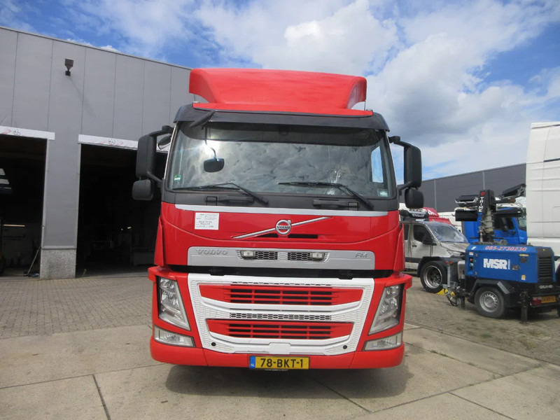 Volvo FM FM 330 - Грузовик-контейнеровоз/ Сменный кузов: фото 2 Volvo FM FM 330 - Грузовик-контейнеровоз/ Сменный кузов: фото 2