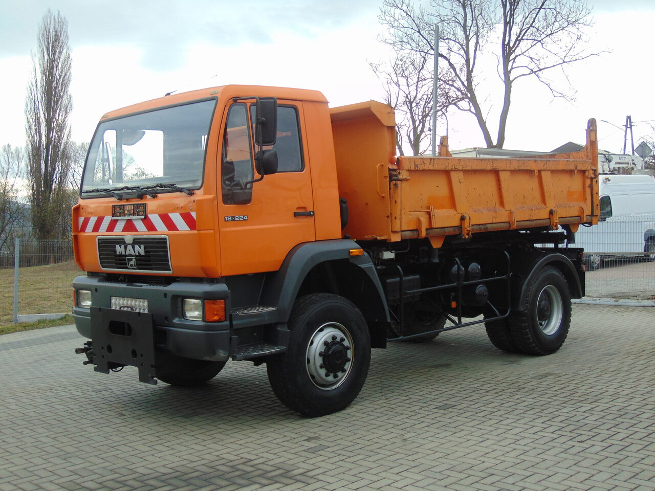 MAN 18-224 4x4 KIPER - Самосвал: фото 1 MAN 18-224 4x4 KIPER - Самосвал: фото 1
