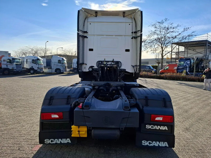 Scania R450 / GERMAN TRUCK / RETARDER / FULL-SPOILER / PARK AIRCO / LWDS / FRIDGE / AUTOMATIC / EURO-6 / 2017 - Тягач: фото 4 Scania R450 / GERMAN TRUCK / RETARDER / FULL-SPOILER / PARK AIRCO / LWDS / FRIDGE / AUTOMATIC / EURO-6 / 2017 - Тягач: фото 4