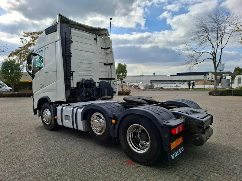 Volvo FH4-460 / VEB+ / ACC / LWDS / LIFT AXLE / 753707 KM / FRIDGE / AUTOMATIC / EURO-6 / 2015 - Тягач: фото 3 Volvo FH4-460 / VEB+ / ACC / LWDS / LIFT AXLE / 753707 KM / FRIDGE / AUTOMATIC / EURO-6 / 2015 - Тягач: фото 3