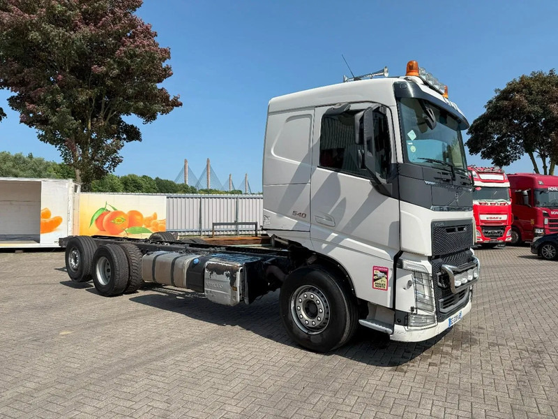 Volvo FH4-540 / ENGINE RUNNING / RETARDER / LIFT+LENKACHSE / FULL-AIR / ONLY:546472 KM / VEB+ / LWDS / AUTOMATIC / EURO-6 / 2016 - Грузовик-шасси: фото 2 Volvo FH4-540 / ENGINE RUNNING / RETARDER / LIFT+LENKACHSE / FULL-AIR / ONLY:546472 KM / VEB+ / LWDS / AUTOMATIC / EURO-6 / 2016 - Грузовик-шасси: фото 2