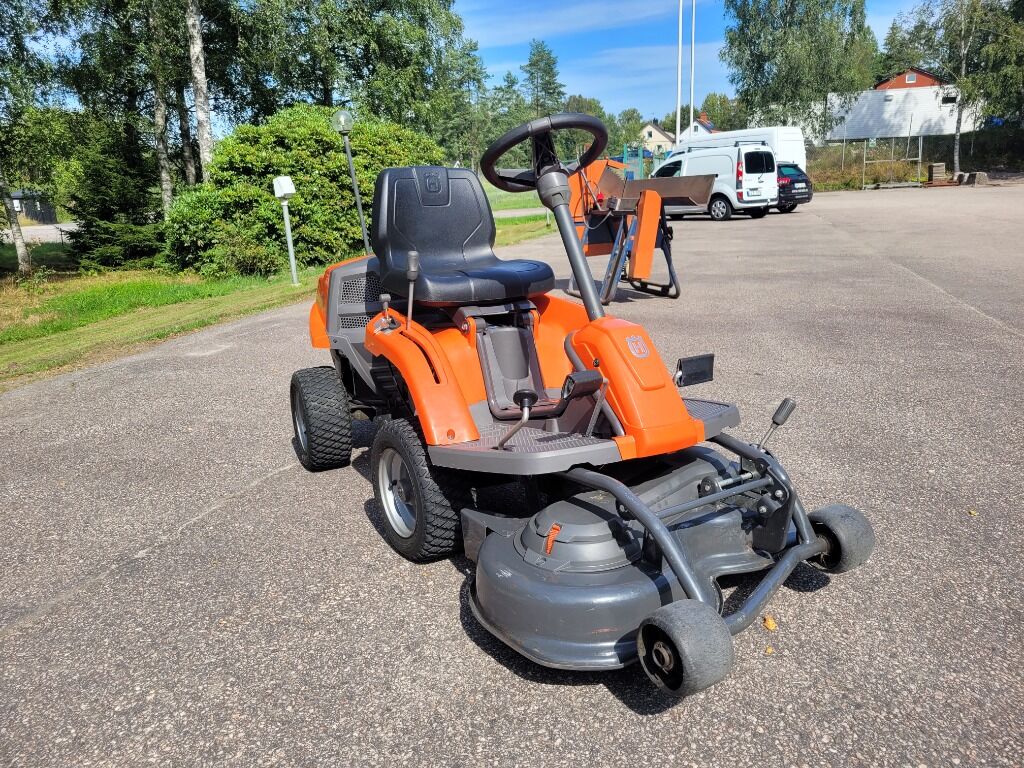 Åkgräsklippare Husqvarna Rider R111B - Садовое оборудование: фото 2 Åkgräsklippare Husqvarna Rider R111B - Садовое оборудование: фото 2