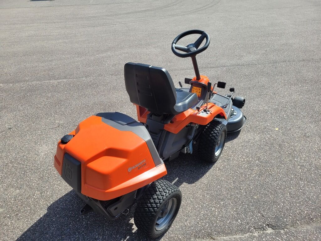 Åkgräsklippare Husqvarna Rider R111B - Садовое оборудование: фото 4 Åkgräsklippare Husqvarna Rider R111B - Садовое оборудование: фото 4