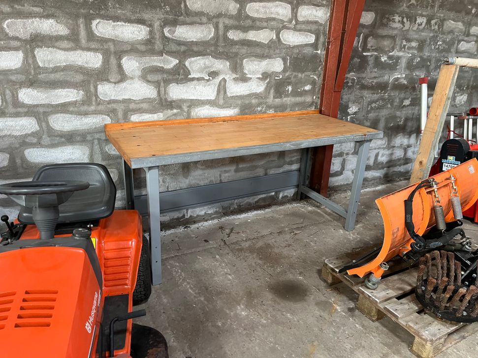 Proff. Atbejdsbord / Professional work table - Инструмент/ Оборудование: фото 1 Proff. Atbejdsbord / Professional work table - Инструмент/ Оборудование: фото 1