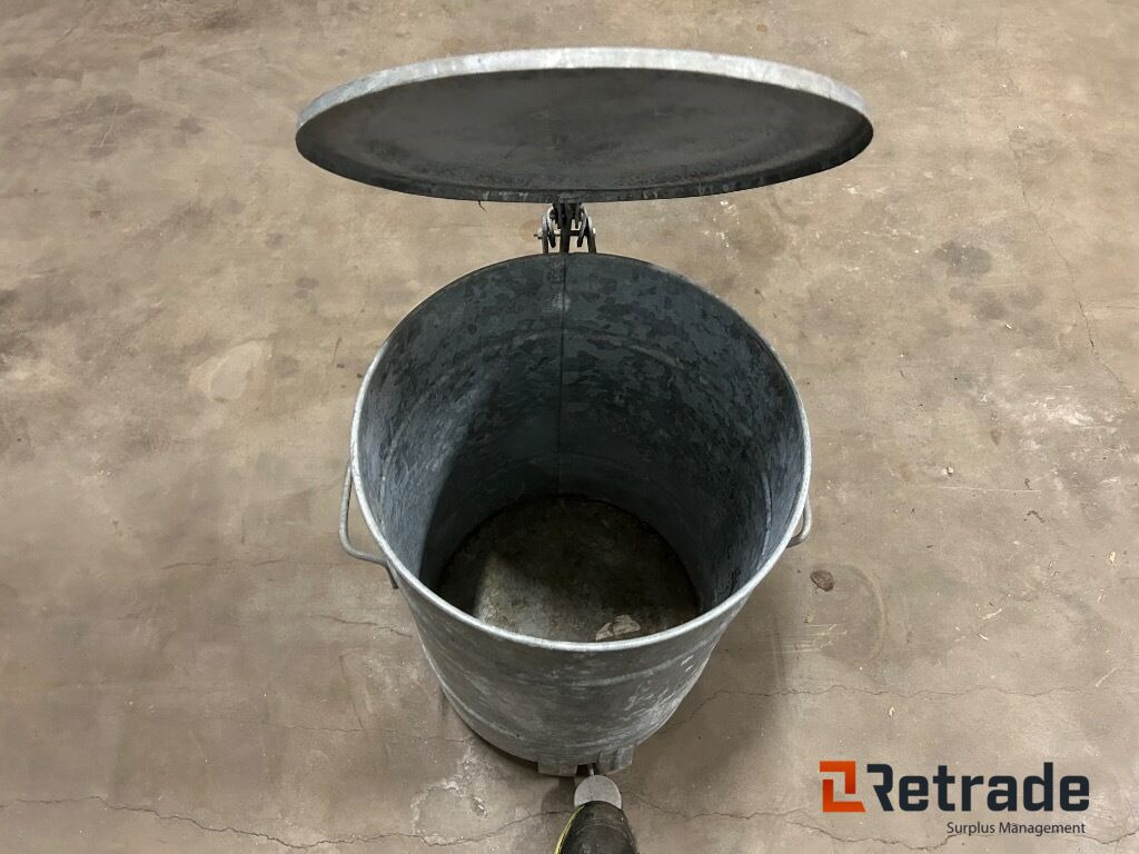 Soptunna Avfallstunna i plåt med lock - Инструмент/ Оборудование: фото 4 Soptunna Avfallstunna i plåt med lock - Инструмент/ Оборудование: фото 4